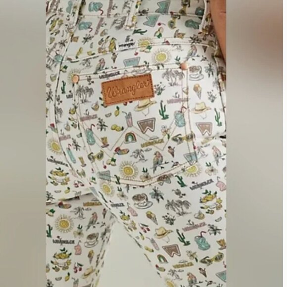 NWT Wrangler Life's Lemons High Rise Kick Flare Wrocks 672 Jeans - Picture 3 of 10